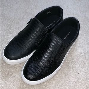 REPORT Black Slip-Ons